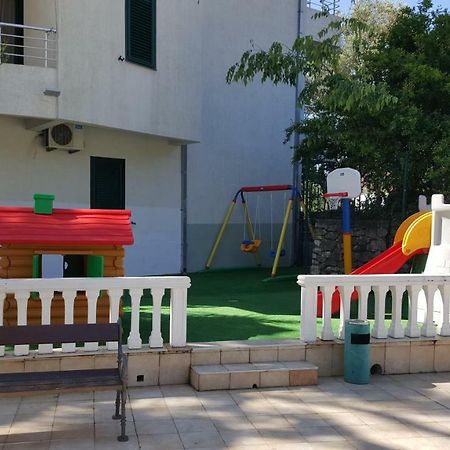 Roman Gardens Studio Apartment Risan Ngoại thất bức ảnh