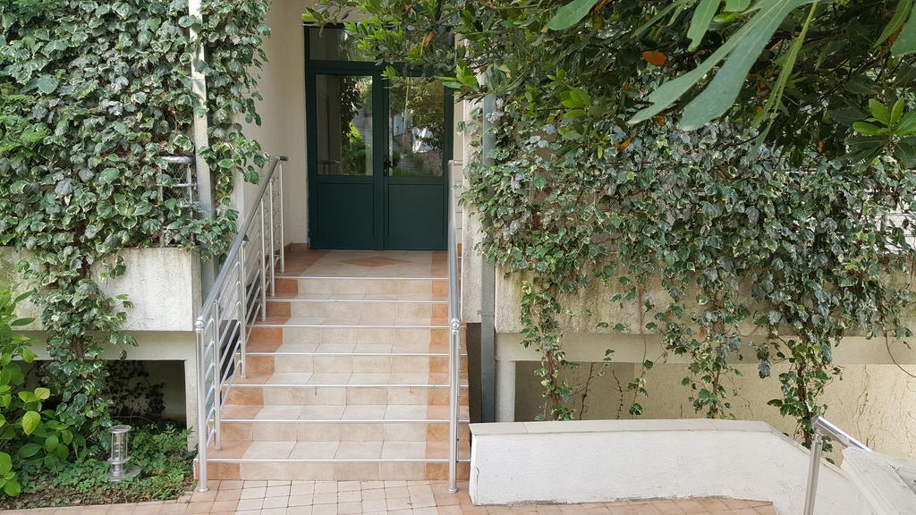 Roman Gardens Studio Apartment Risan Ngoại thất bức ảnh