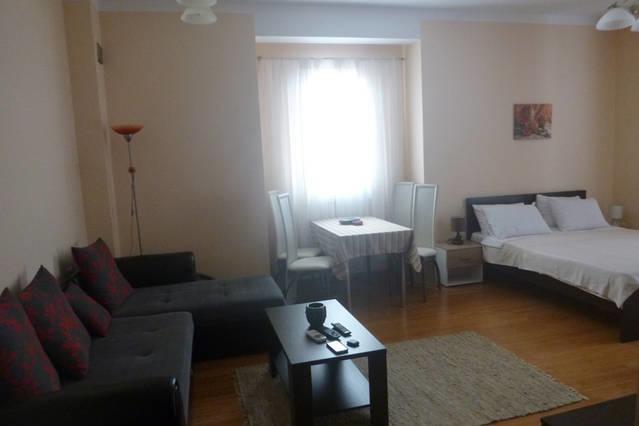 Roman Gardens Studio Apartment Risan Ngoại thất bức ảnh